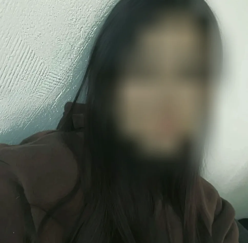Emina, 21