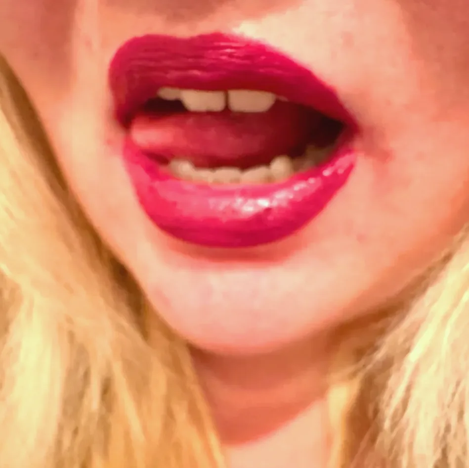 Fiona, 24