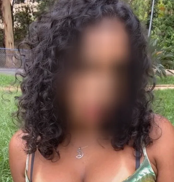 Lilly, 24