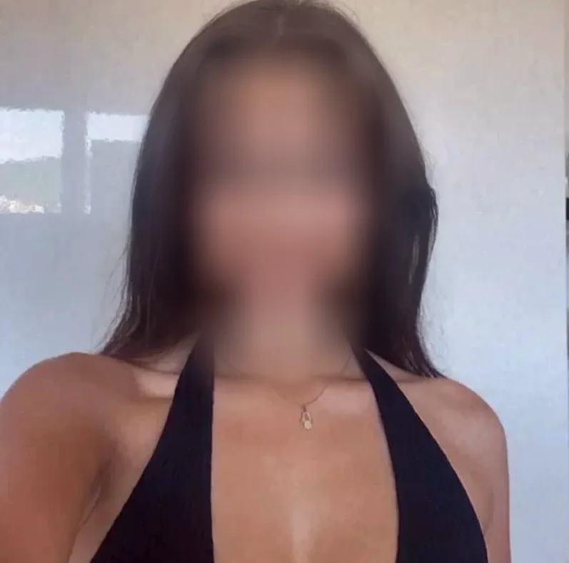 Simone, 23
